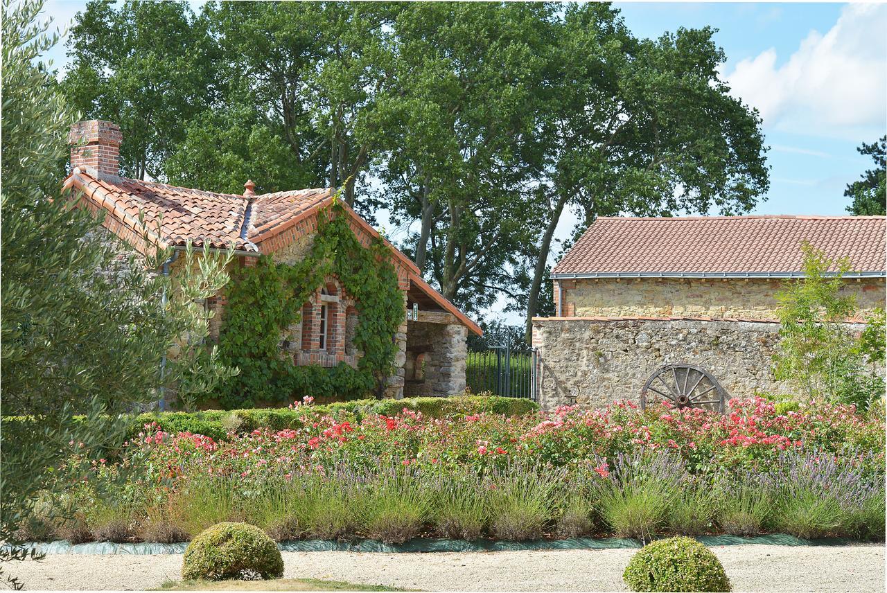 B&B Domaine De La Corbe Bournezeau Buitenkant foto